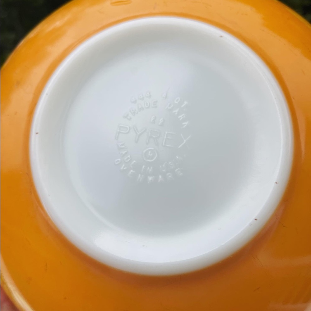 🍄SOLD🍄 Pyrex 1968 Daisy aka Sunflower 4 quart Cinderella mixing bowl - Picture 4 of 4